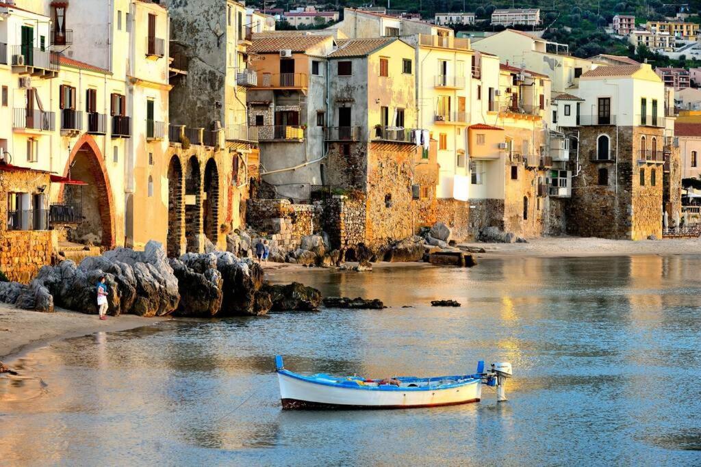 Lavatoioflats Casa Sul Mare E Sul Lavatoio Medievale A Cefalù Exterior foto